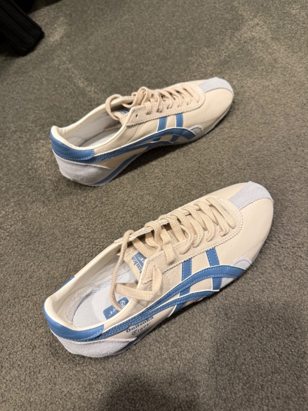 NWOT Tiger Sneakers